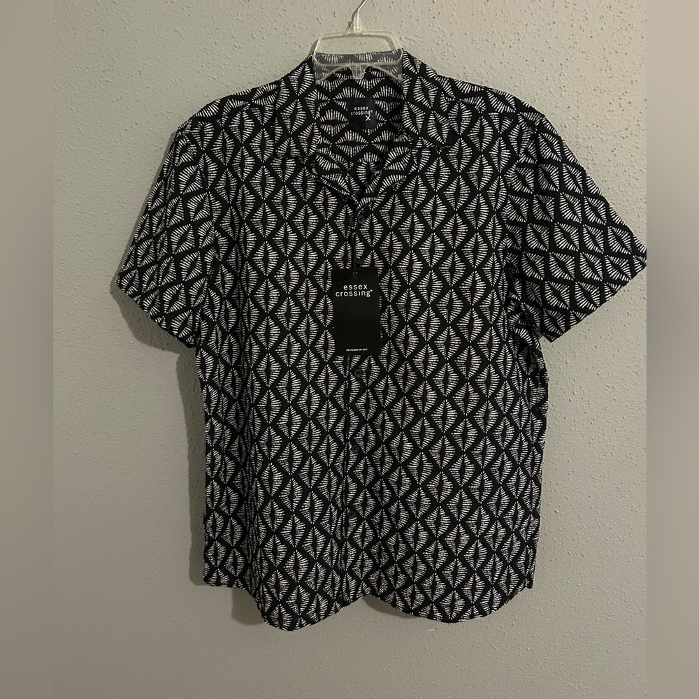 Men’s Essex Crossing Button up shirt. Size Medium. New with tag.